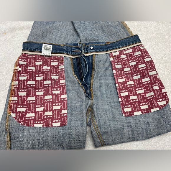 (20) Levi's Men's Blue and Navy Jeans - Picture 6 of 7